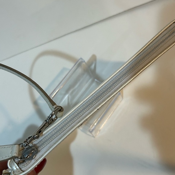 Vintage Coach pearl Wristlet Clutch - Picture 3 of 7